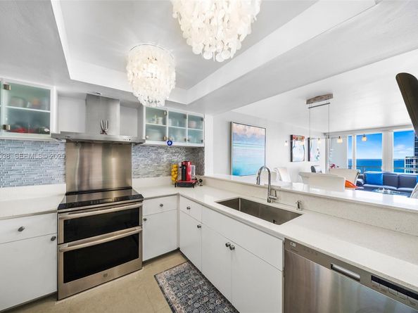400 S Pointe Dr 2208, Miami Beach FL 33139