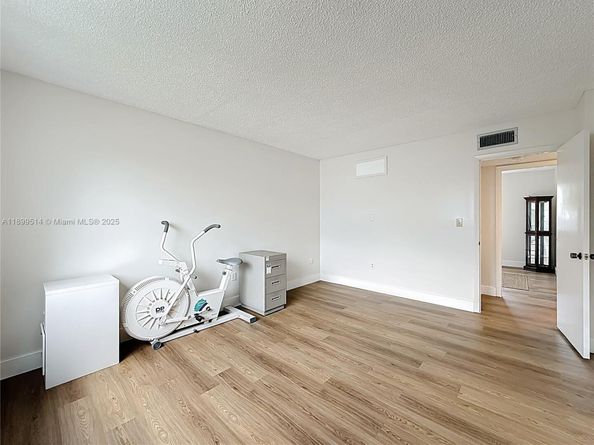770 NW 106th Ave 8B43, Miami FL 33172