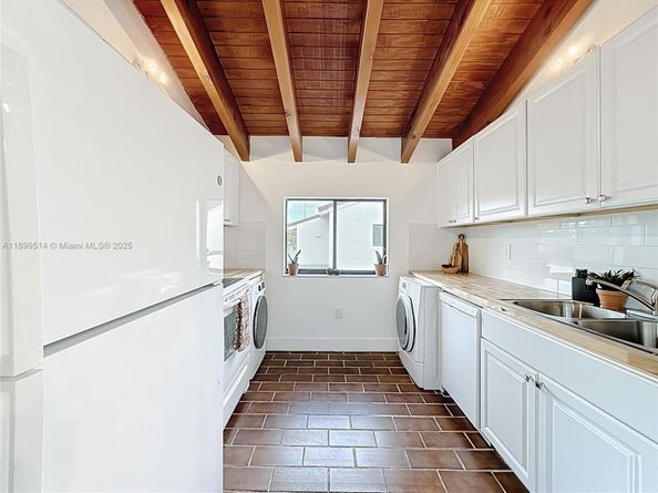 770 NW 106th Ave 8B43, Miami FL 33172
