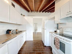 770 NW 106th Ave 8B43, Miami FL 33172