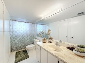 770 NW 106th Ave 8B43, Miami FL 33172