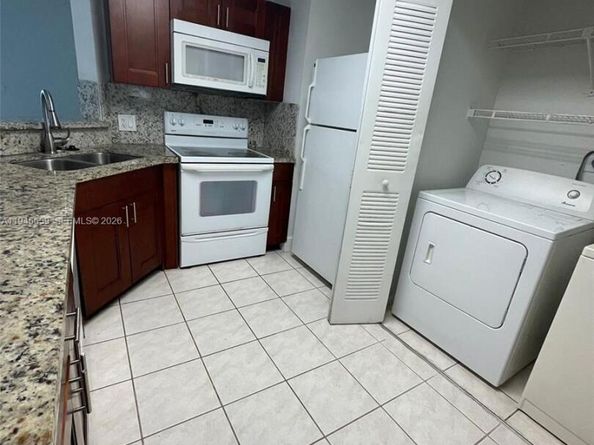 3457 NW 44th St 104, Oakland Park FL 33309