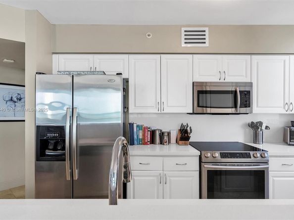 1155 Brickell Bay Dr 710, Miami FL 33131
