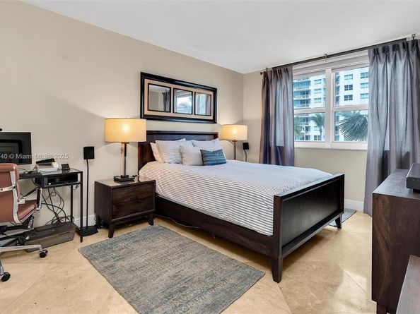1155 Brickell Bay Dr 710, Miami FL 33131