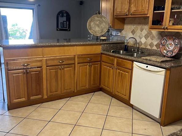 3057 Coral Springs Dr 102, Coral Springs FL 33065