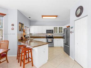 1071 NW 184th Ter, Pembroke Pines FL 33029