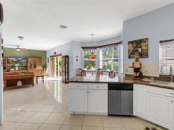 1071 NW 184th Ter, Pembroke Pines FL 33029