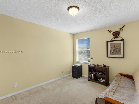 1071 NW 184th Ter, Pembroke Pines FL 33029