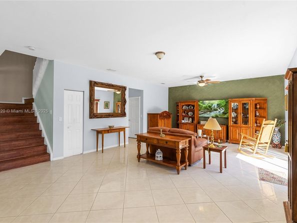 1071 NW 184th Ter, Pembroke Pines FL 33029