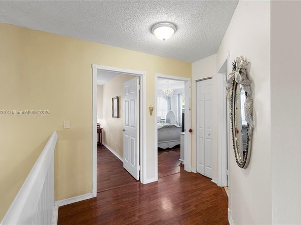 1071 NW 184th Ter, Pembroke Pines FL 33029