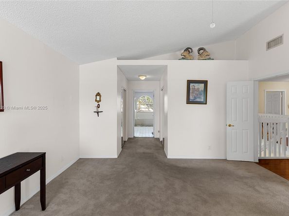 1071 NW 184th Ter, Pembroke Pines FL 33029