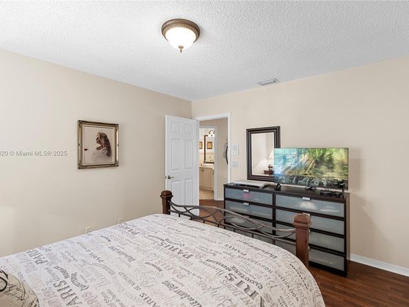1071 NW 184th Ter, Pembroke Pines FL 33029