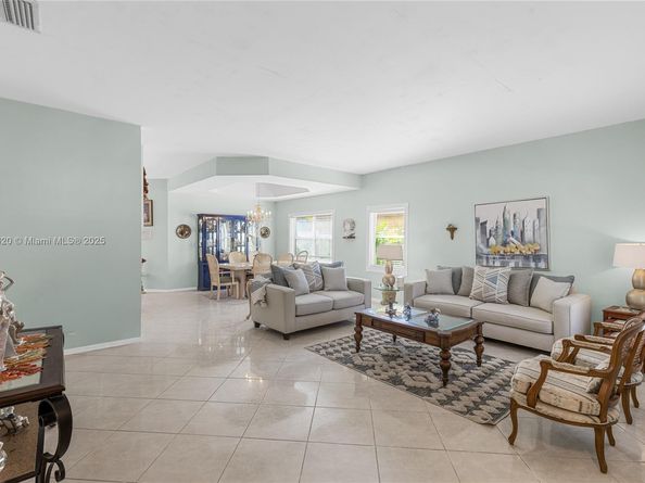 1071 NW 184th Ter, Pembroke Pines FL 33029