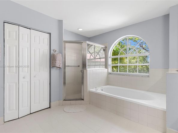 1071 NW 184th Ter, Pembroke Pines FL 33029