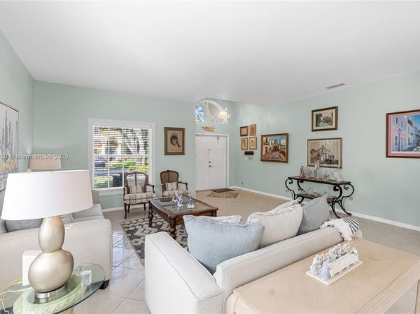 1071 NW 184th Ter, Pembroke Pines FL 33029