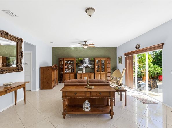1071 NW 184th Ter, Pembroke Pines FL 33029