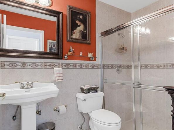 1071 NW 184th Ter, Pembroke Pines FL 33029