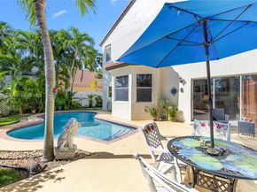 1071 NW 184th Ter, Pembroke Pines FL 33029