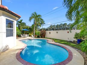 1071 NW 184th Ter, Pembroke Pines FL 33029
