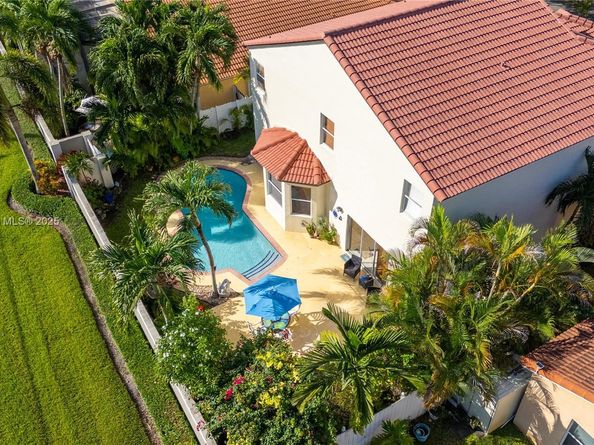 1071 NW 184th Ter, Pembroke Pines FL 33029