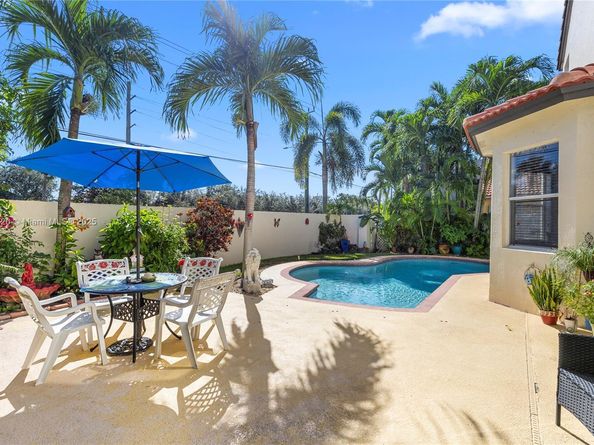 1071 NW 184th Ter, Pembroke Pines FL 33029