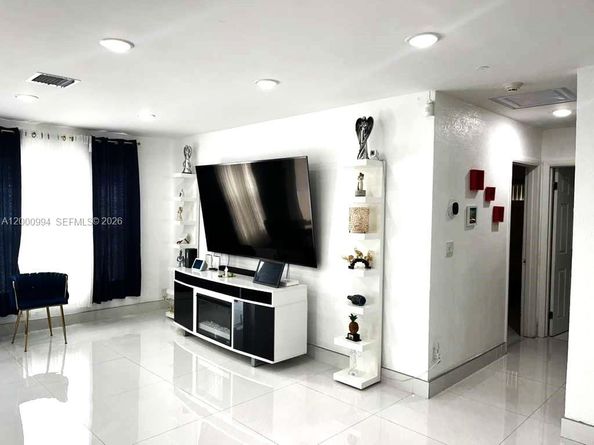 120 S 56th Ave, Hollywood FL 33023