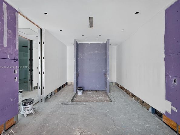 430 Royal Plaza Dr, Fort Lauderdale FL 33301