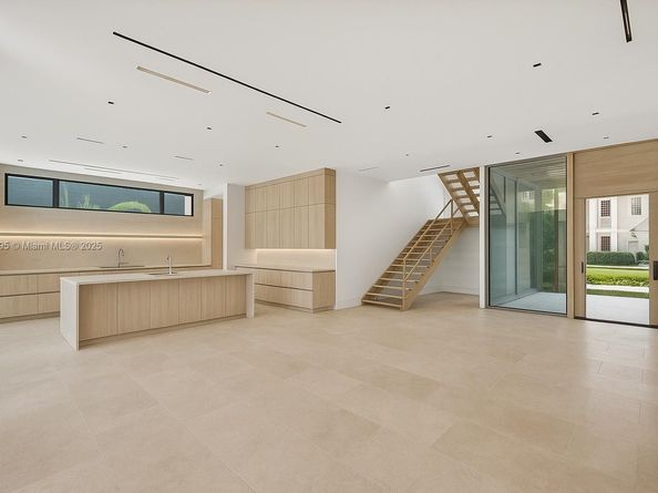 430 Royal Plaza Dr, Fort Lauderdale FL 33301