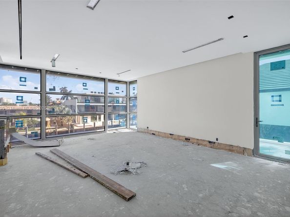 430 Royal Plaza Dr, Fort Lauderdale FL 33301