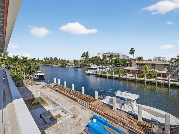 430 Royal Plaza Dr, Fort Lauderdale FL 33301