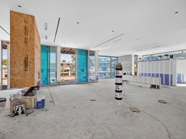 430 Royal Plaza Dr, Fort Lauderdale FL 33301