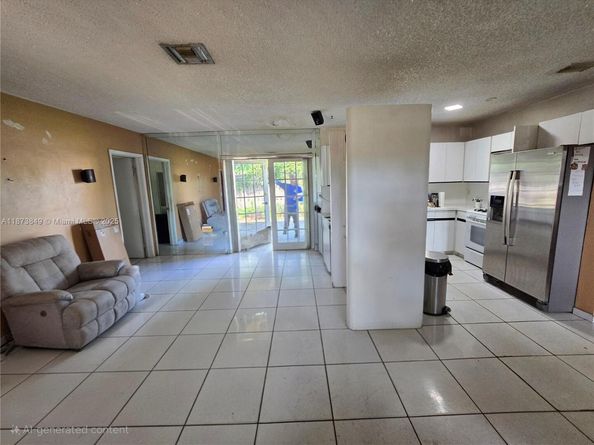 3721 W 5th Ct, Hialeah FL 33012