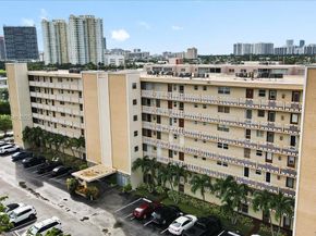 319 NE 14th Ave 201, Hallandale Beach FL 33009
