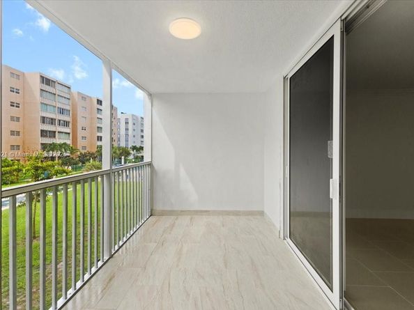 319 NE 14th Ave 201, Hallandale Beach FL 33009