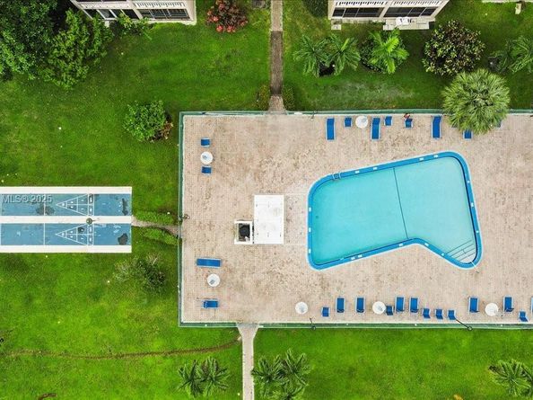 319 NE 14th Ave 201, Hallandale Beach FL 33009