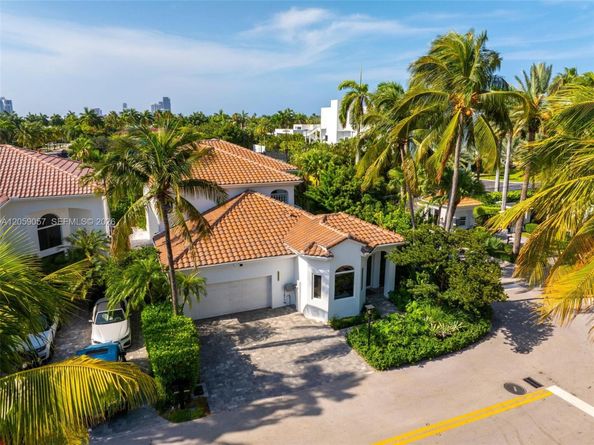 4027 194th Trl, Sunny Isles Beach FL 33160+Den