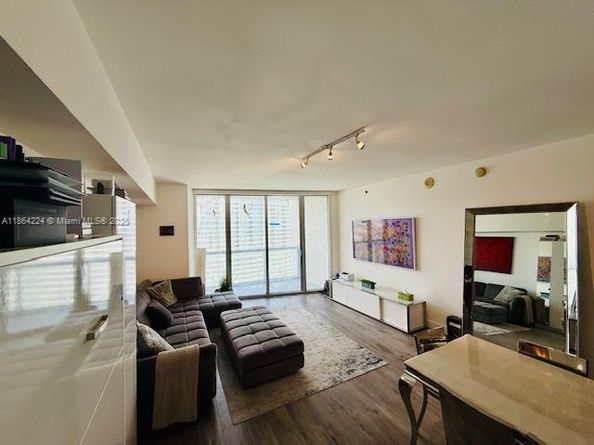 475 Brickell Ave 4910, Miami FL 33131