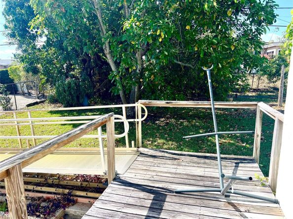 5160 Lake Osborne Dr, Lake Worth FL 33461