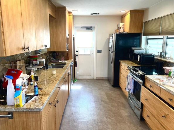 5160 Lake Osborne Dr, Lake Worth FL 33461