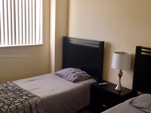 2280 SW 32 Av 213, Miami FL 33145
