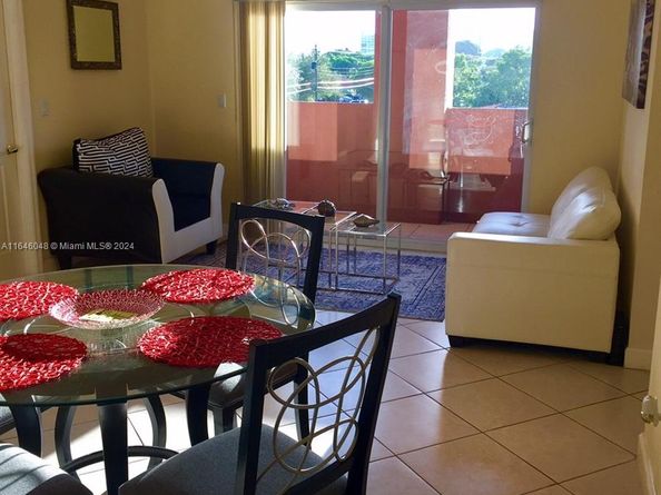 2280 SW 32 Av 213, Miami FL 33145