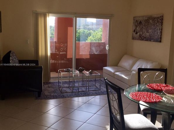 2280 SW 32 Av 213, Miami FL 33145