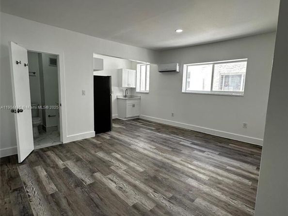 Undisclosed Address #A11904486, Miami FL 33135