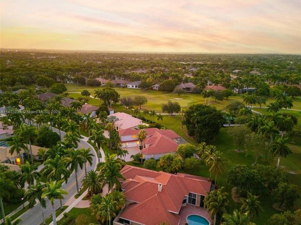 2438 Poinciana Ct, Weston FL 33327