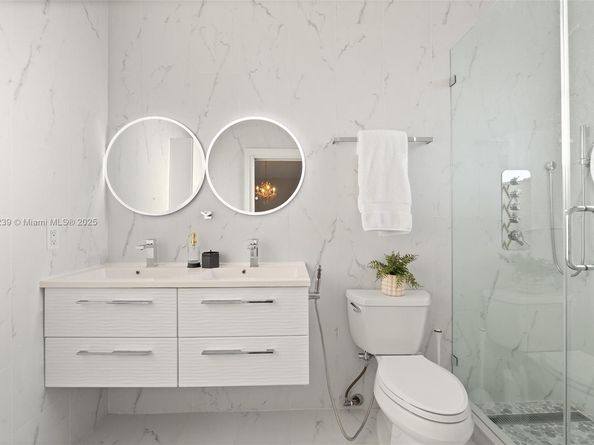 2438 Poinciana Ct, Weston FL 33327