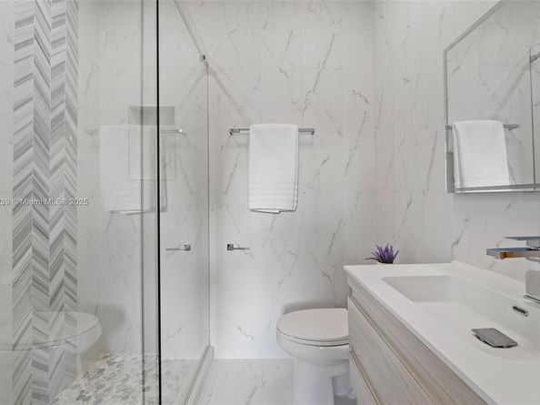 2438 Poinciana Ct, Weston FL 33327