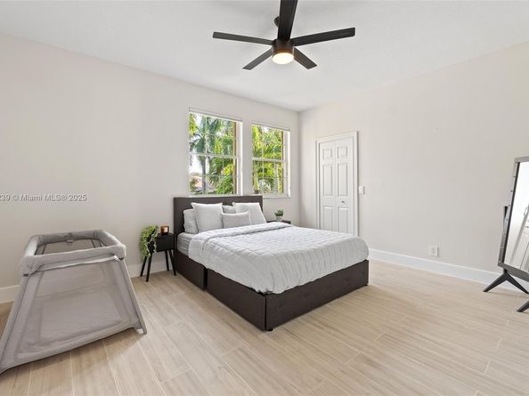 2438 Poinciana Ct, Weston FL 33327