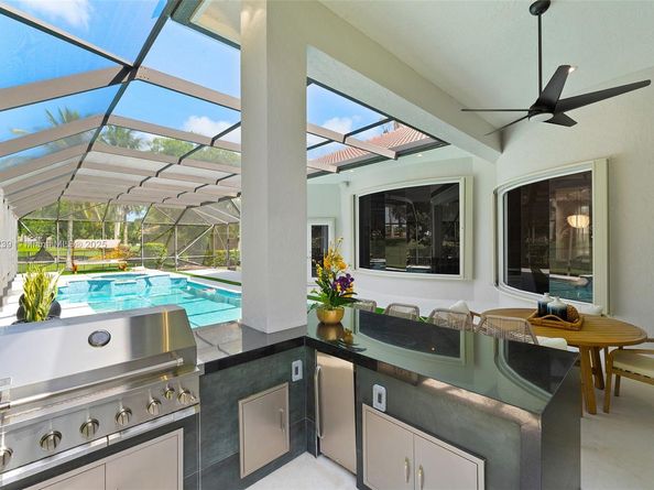 2438 Poinciana Ct, Weston FL 33327