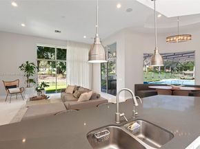 2438 Poinciana Ct, Weston FL 33327