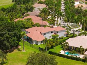 2438 Poinciana Ct, Weston FL 33327